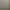 Hotelzimmer mit zwei Einzelbetten, einem Tisch mit einem Stuhl und Blick auf einen Balkon, dekoriert mit einer Wandmalerei und bunten Kissen